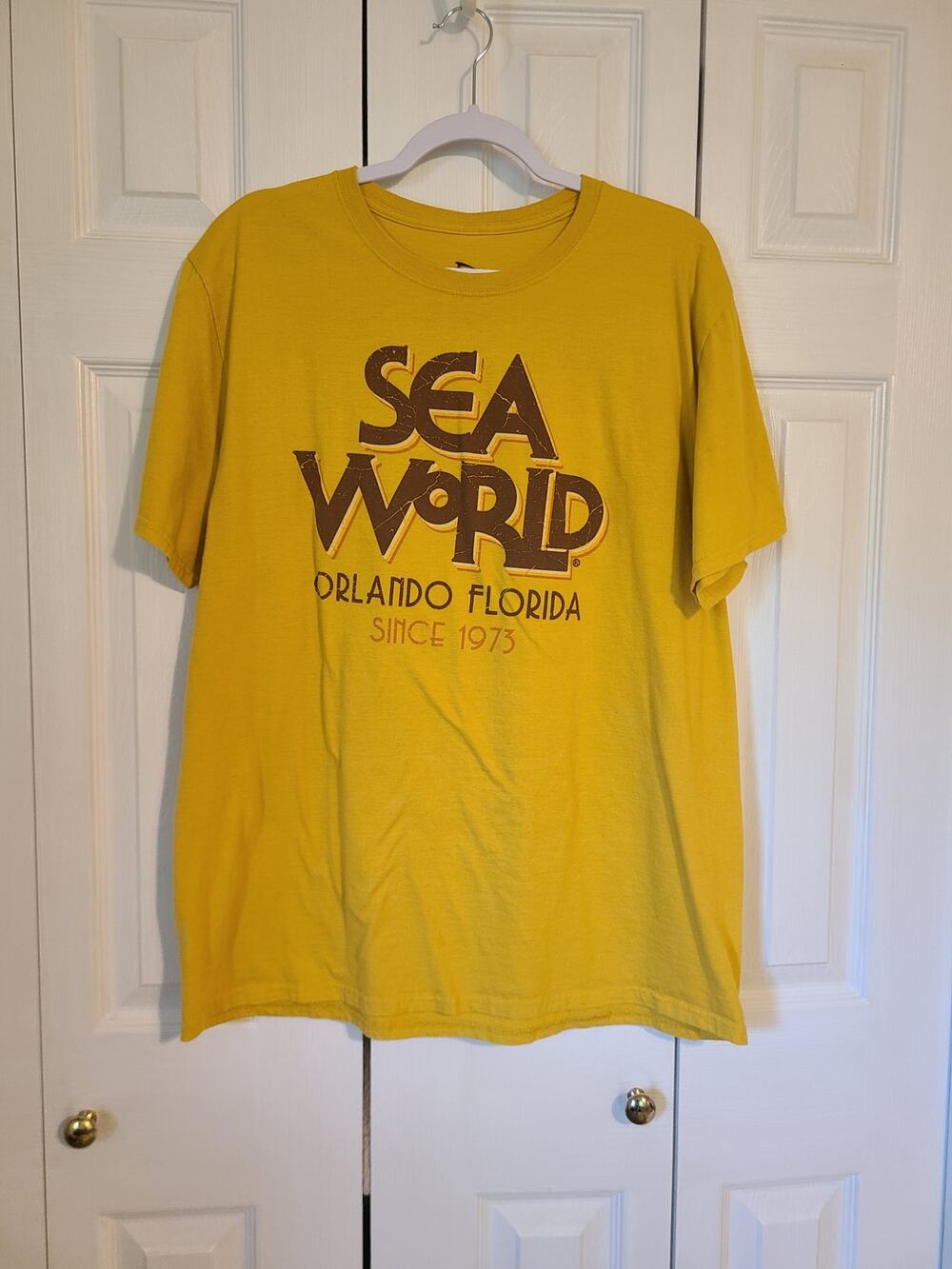 SeaWorld xl unisex yellow tee